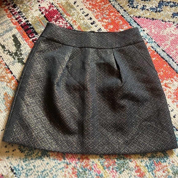 LOFT Black and Gold Jacquard Skirt size 4 - Picture 1 of 6